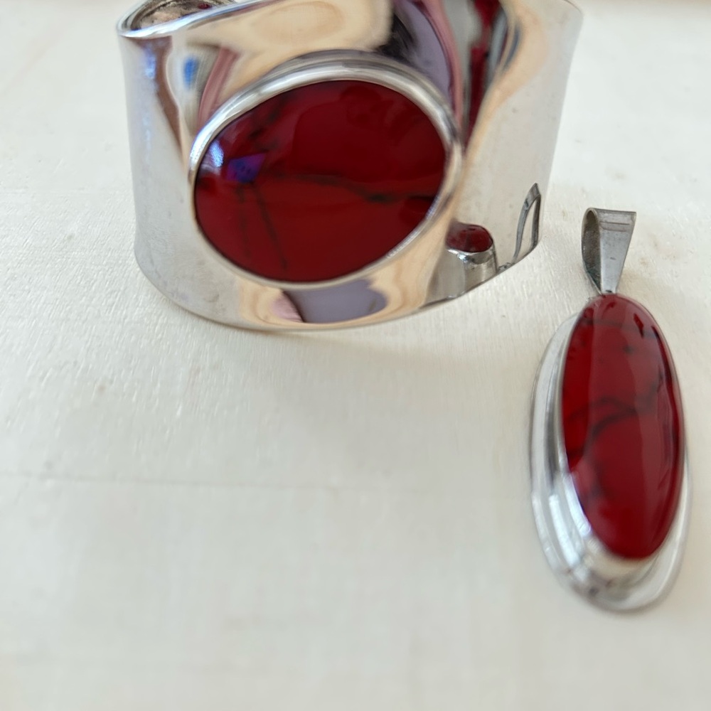 Chic Silver Bracelet with Bold Red Accent